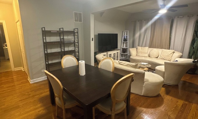 Woodlawn Condo | Modern Duplex-Obama & University Chicago Area 3BR, 2.5Bath. Enjoy entire unit.