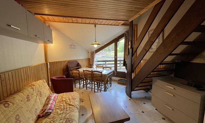 Laveissiere Apartment | Modern duplex with balcony, near slopes, 2 bedrooms