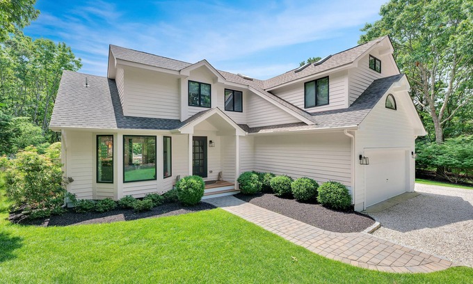East Hampton House | MODERN EAST HAMPTON/WAINSCOTT/CLOSE TO SAG & EAST -POOL FENCE FOR FAMILY W/KIDS