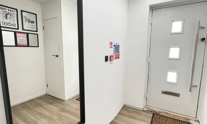 Staple Hill House | Modern en-suit room in bristol 4