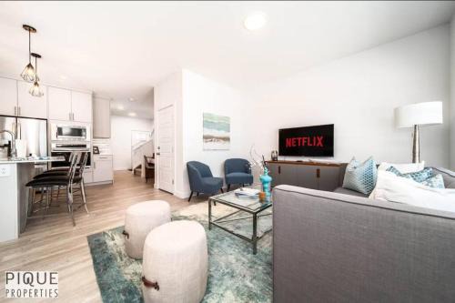 Southwest Edmonton Apartment | Modern Executive Home-Sleeps12-KingBeds-FullHouse