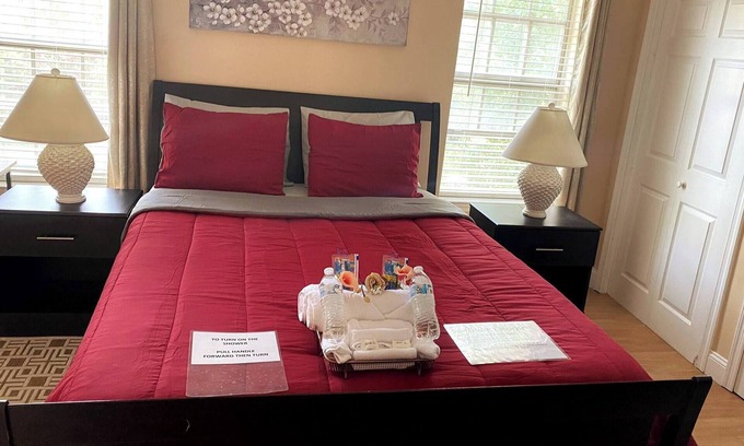 Hybla Valley House | Modern Executive Master Bedroom