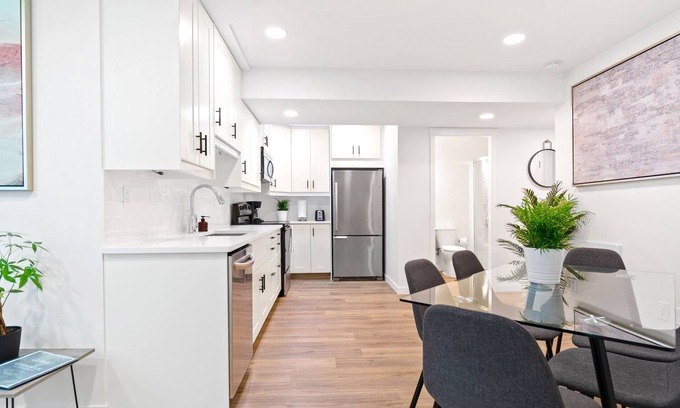 Port Moody House | Modern Executive Suite w/Hot Tub and Forest View