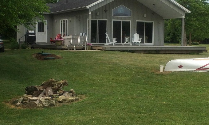 Kingsville Cottage | Modern Family-Friendly Cottage On Pelee Island