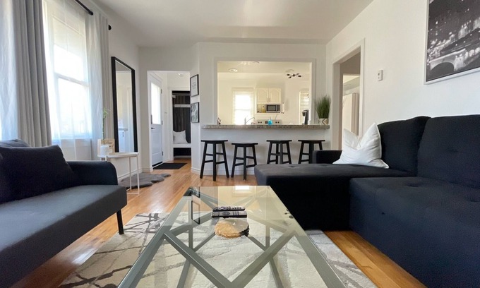 Barrie House | Modern family-sized home nearby Downtown Barrie with numerous amenities & deck.