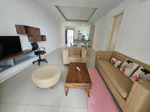 Bunga Paya Pantai Apartment | Modern Family Suites 3 bedroom