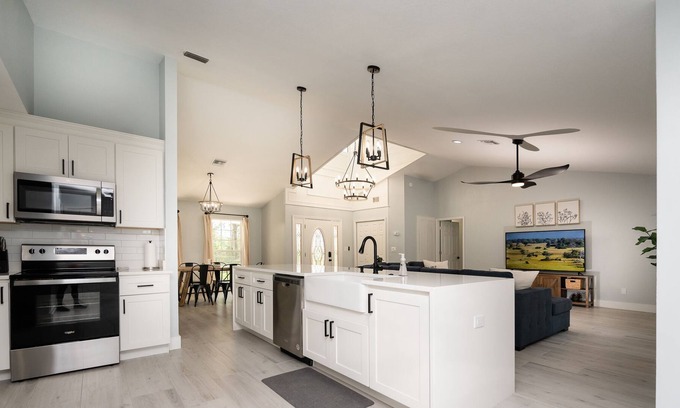 Williston Other | Modern Farm Retreat with endless springs nearby, Family Friendly!