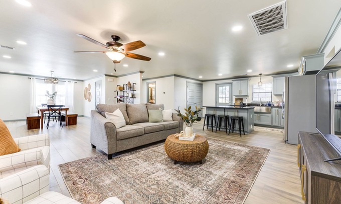 Edmond House | Modern Farmhouse in Downtown Edmond