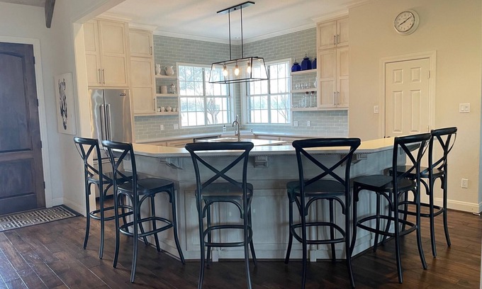 Fairfield Other | Modern farmhouse retreat between DFW and Houston.
