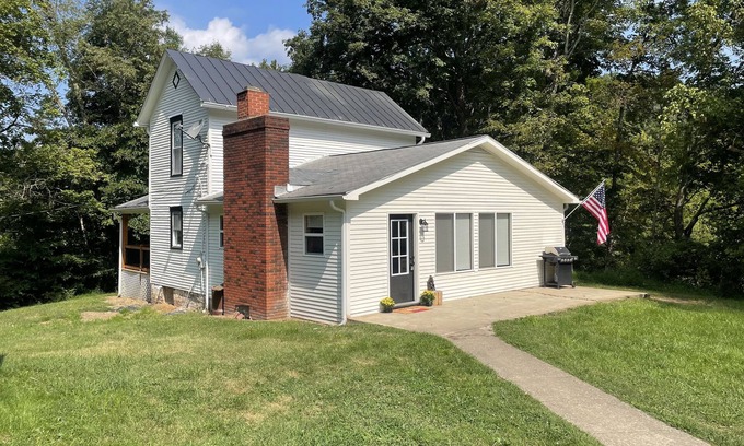 Athens Other | Modern Farmhouse situated close to Athens and State Parks!