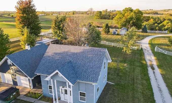 Booneville Other | Modern Farmhouse with pond and large deck close to wineries and covered bridges