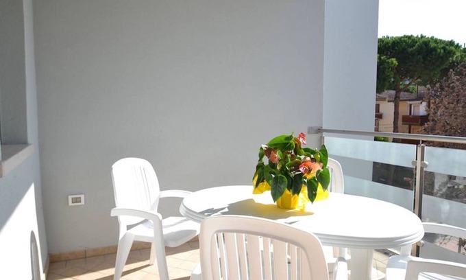 Rosapineta Apartment | Modern flat in central location in Rosolina Mare