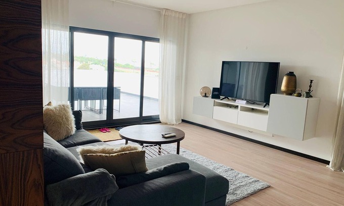 Corroios Apartment | Modern Flat near Lisbon with Garage