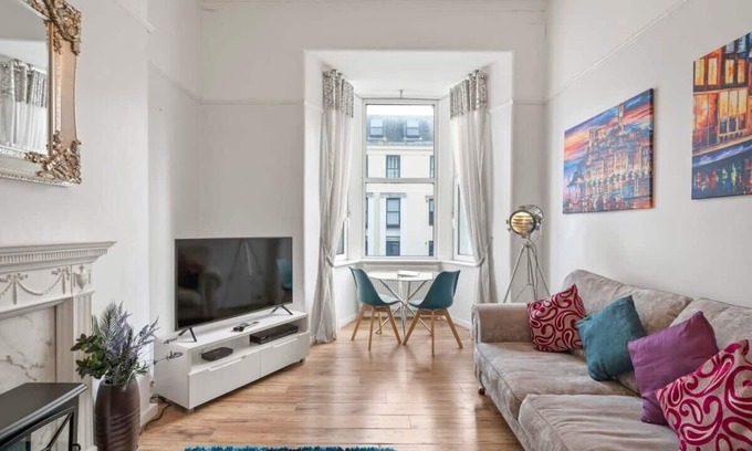 Plymouth Apartment | Modern Flat on The Hoe w/Private Parking