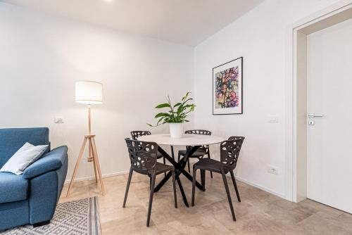 Historic Centre Apartment | Modern Flat with Garden and parking in Quiet Area
