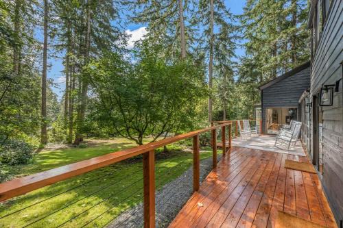 Artondale House | Modern Forest Retreat: Dog Friendly Scenic Views