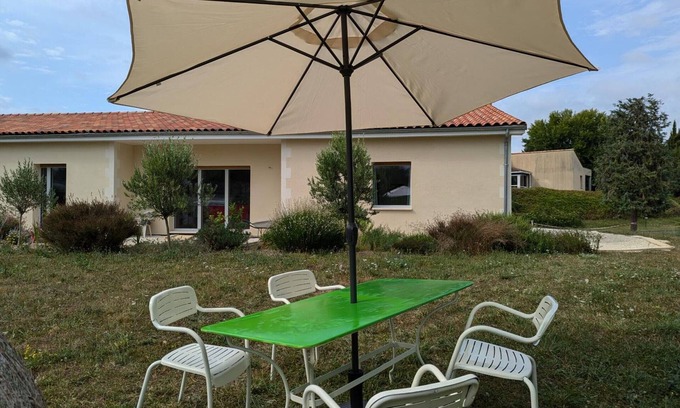 Baignes-Sainte-Radegonde Apartment | Modern studio with terrace, parking, and WIFI
