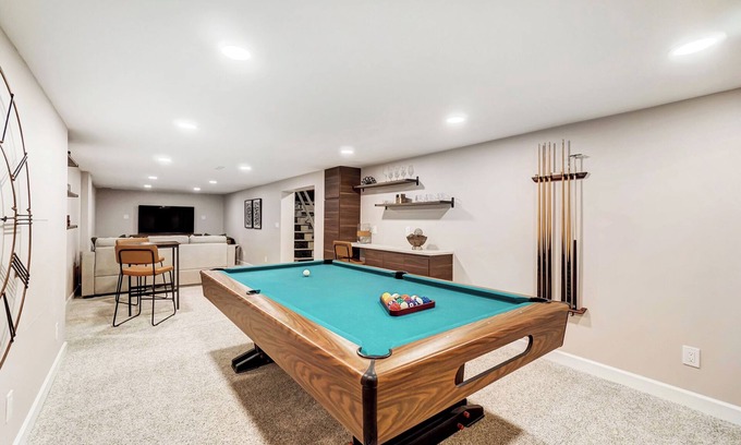 Upper Arlington House | Modern, Fully Furnished Retreat, Close to OSU Campus, Downtown and Riverside Hos