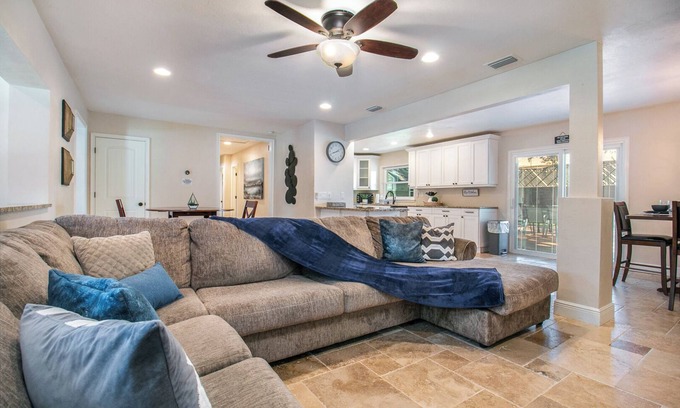 Gainesville House | Modern, Fully Upgraded Home with BBQ and Firepit!