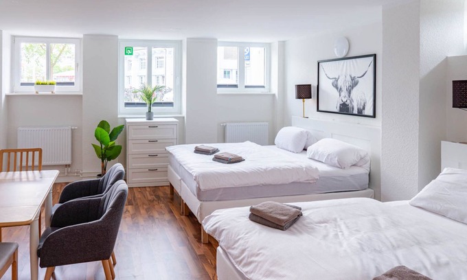 Steintor-Vorstadt Apartment | Modern furnished apartment for 8 persons directly at Rostock main station.