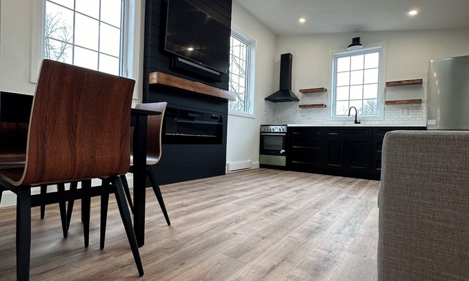 Brampton Apartment | Modern Garden Suite with Pool, Sauna and Fitness Area