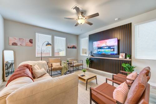 Clodine House | Modern Getaway Home - 3 Bedrooms 2,5 Baths - Houston, Bellaire, Katy, Richmond - Houston ChinaTown, Little Saigon, King Bed