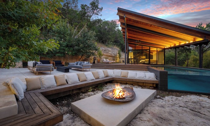 Austin House | Modern Glass House Near SXSW With Pool & Fire Pit