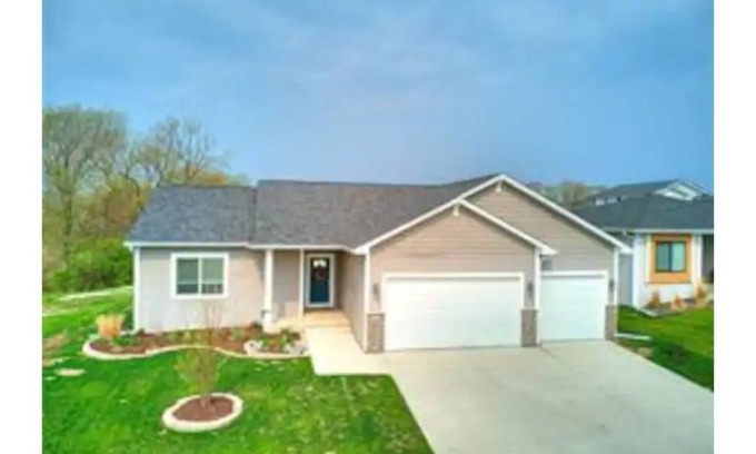 Ames House | Modern Gorgeous 6 BR 3 Bath Ranch Home West Side OR 2nd Home Option Near Stadium