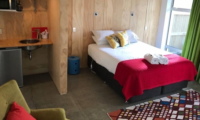 Aro Valley Apartment | Modern ground floor studio with courtyard