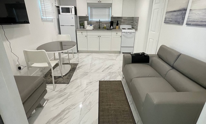 Riverside Park Apartment | Modern ground floor apartment