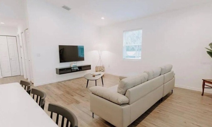 Bradenton Apartment | Modern Ground Floor Rental Unit near Anna Maria Island