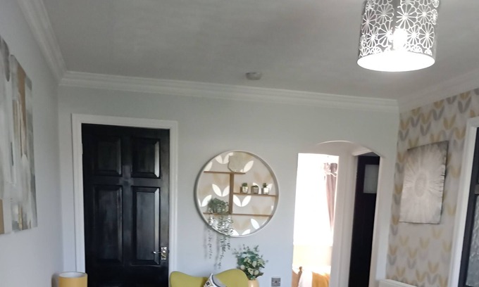 Boldon Colliery Apartment | Modern Ground Floor Flat, Surrounding Garden, 3 Mins Walk to T & W Metro Station