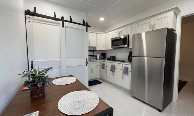 Winter Springs Apartment | Modern Guest Studio 15 mins from SFB Airport