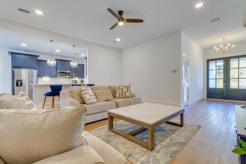 Gulf Breeze House | Modern Gulf Breeze Home with Patio 13 Mi to Beach!