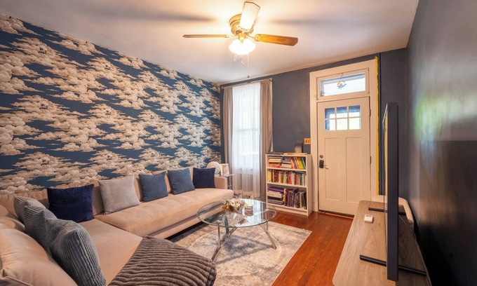 Hampden House | Modern Hampden Getaway– Steps to Dining with convenient Parking