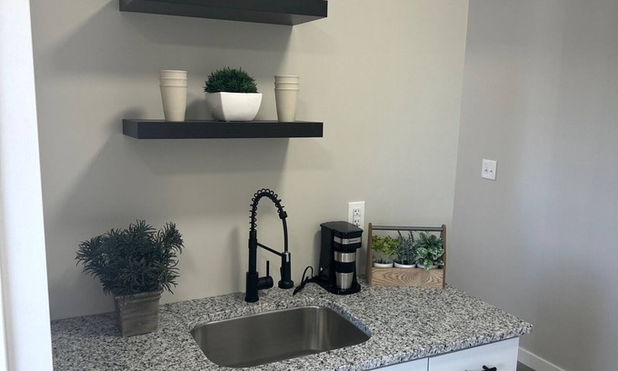 Near East Columbus House | Modern Hidden Gem! Minutes from Downtown Columbus