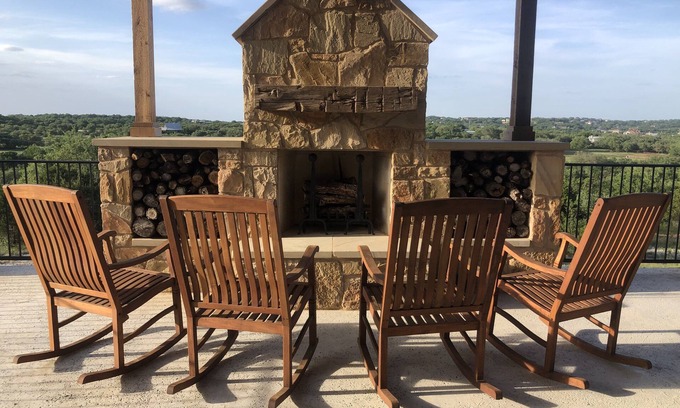 West Cave Estates House | Modern Hill Country Retreat