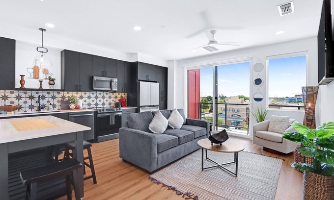 New Braunfels Condo | Modern Hill Country Condo for 4 w/Resort Perks!
