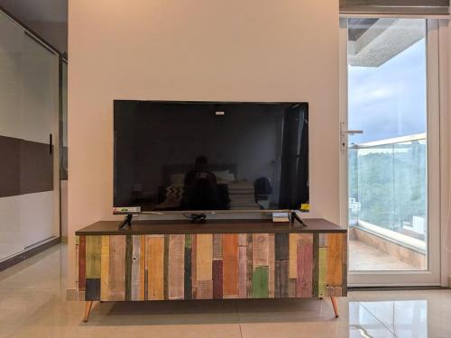 Pashan Apartment | Modern Hill-View Studio - Work-Friendly - Pashan