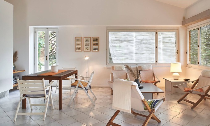 Patresi Apartment | Modern Holiday Home with Beautiful Garden