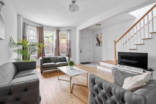 The Heights House | Modern Home 4BR 3BA - 20 Min to Timesquare
