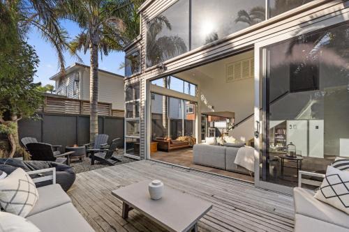 Mount Maunganui House | Modern Home Central Mount