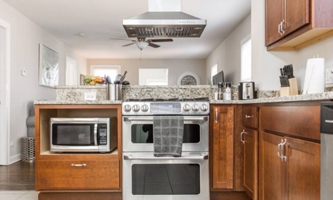 Libertyville House | Modern Home Centrally Located