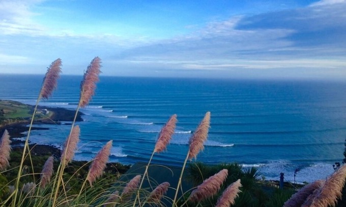 Raglan House | Modern home, great harbour views, also 3 bedroom lodge.