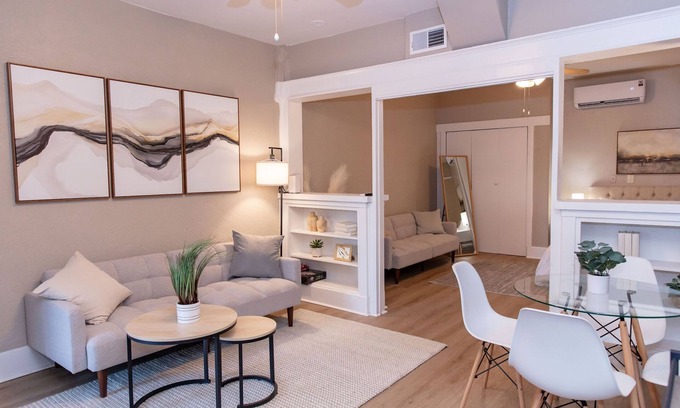 Governmental Mall Condo | Modern Home in Heart of Downtown Phoenix: Unit D