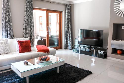 Moreleta Park House | Modern Home in Pretoria near Menlyn Mall