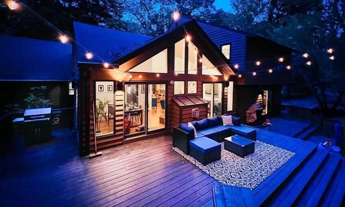 Vienna House | Modern Home ✶ LUXE ✶ Dual King ✶ HotTub ⚡️WiFi ✶ Mid Century Office