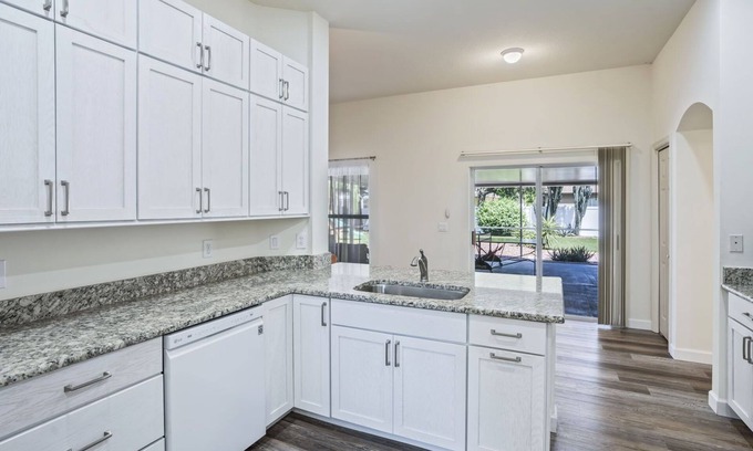Boyette Springs House | Modern home near US-301/I-75 in Riverview. Pets and family friendly!
