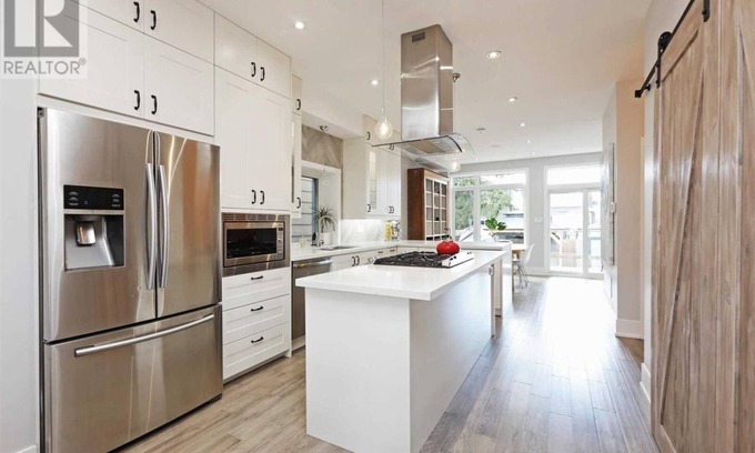 Woodbine - Lumsden House | Modern Home w/Patio, Fireplace, Parking - 20mins to Downtown & Beach