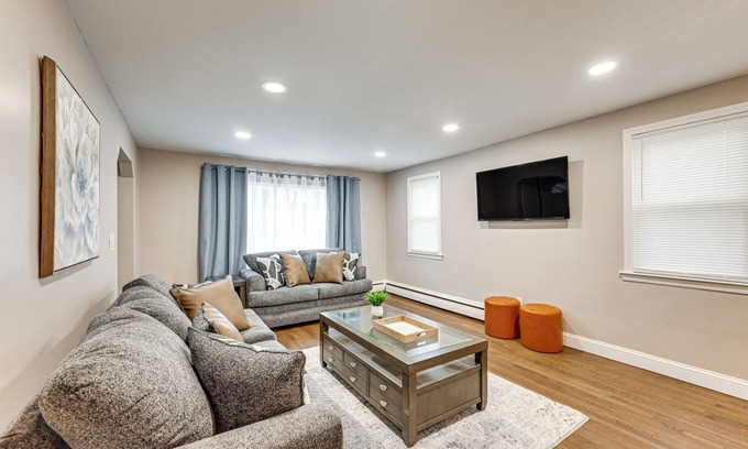 Sixteen Acres House | Modern Home w/Spacious Yard in Springfield!